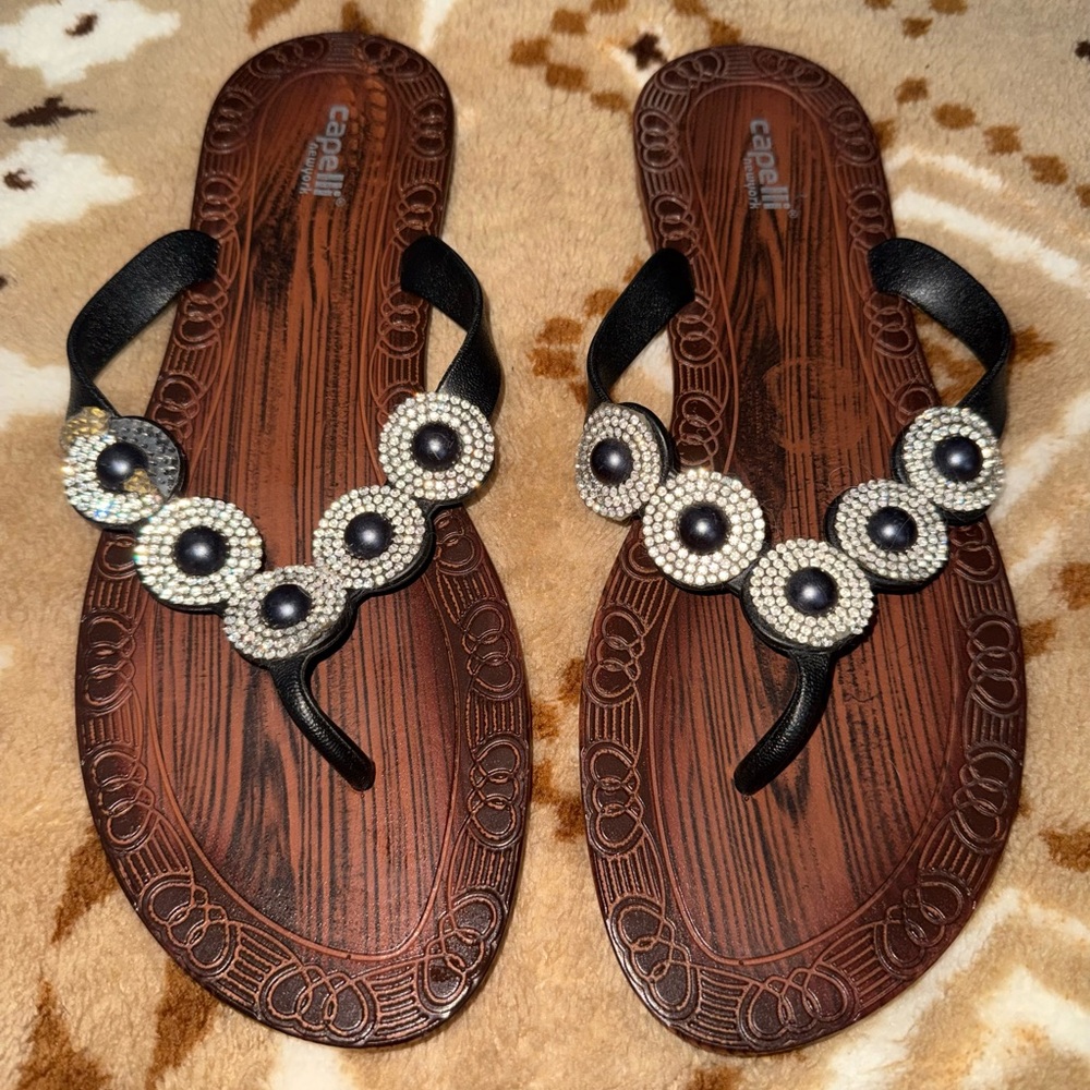 Capelli of New York Black and Silver Women's Sandals size 10